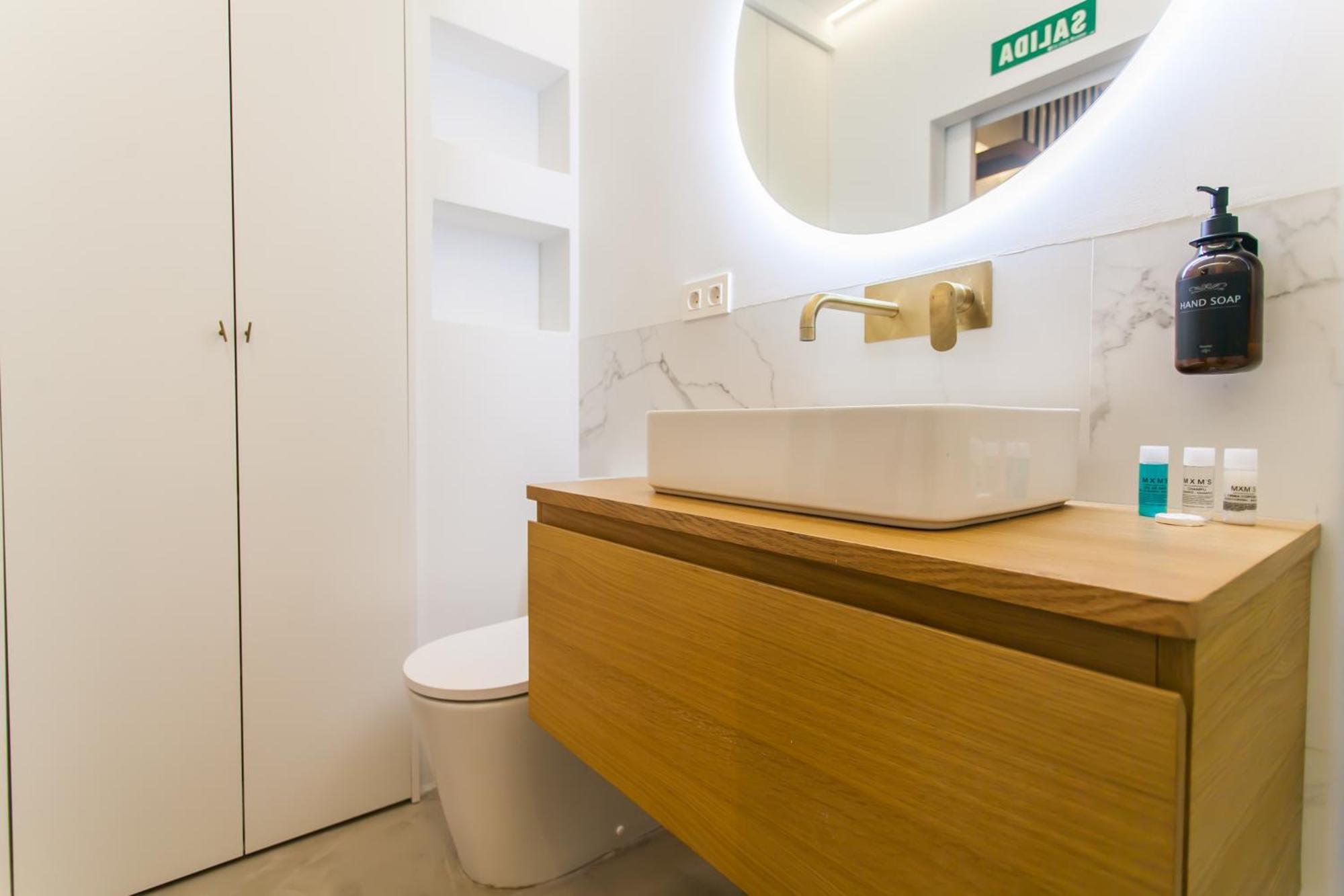 Ferienwohnung Guernica Luxury Duplex - Location, Light, And Art Madrid Exterior foto